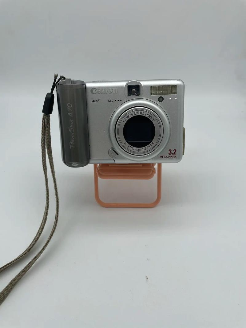 佳能 PowerShot A70 复古“面包机”里的千禧年数码浪漫